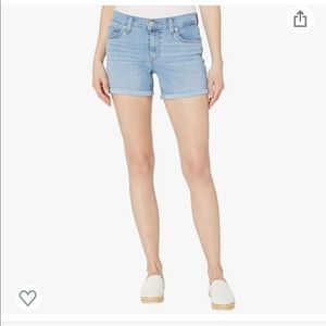 Never Worn! NWOT Levi’s Women’s Mid-Length Shorts